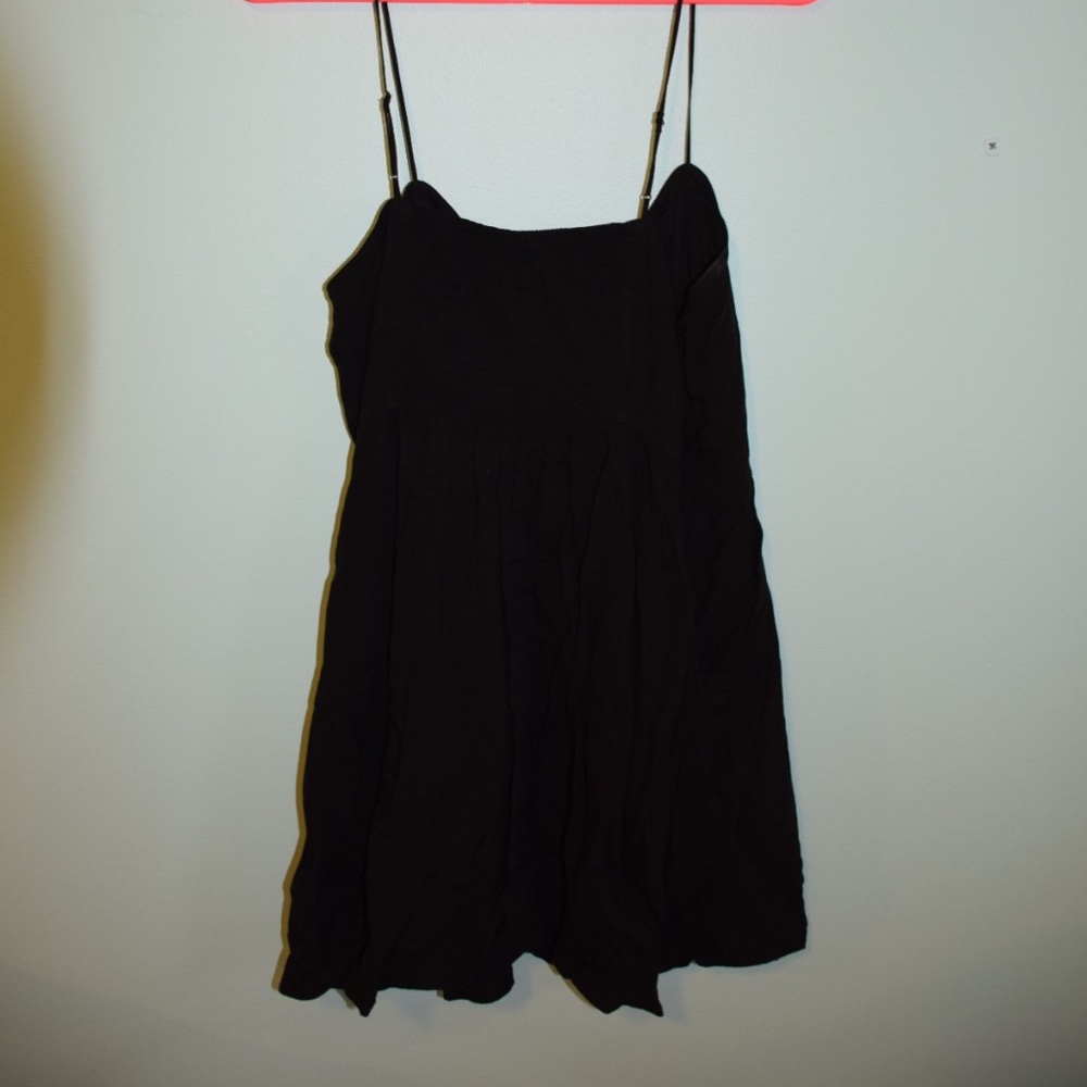Black sleeveless dress